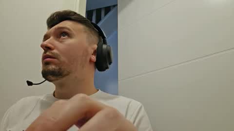 8inchdude93 online show from September 13, 2025, 12:16 pm