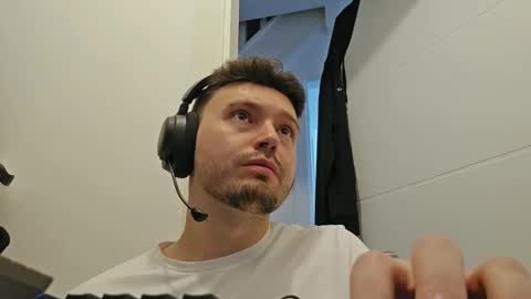 8inchdude93 online show from September 23, 2025, 8:39 am