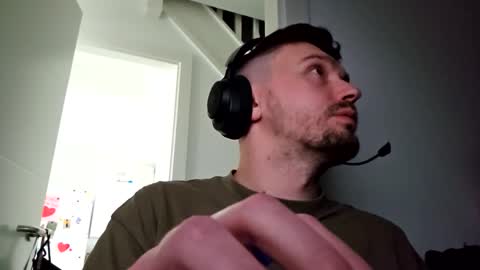 8inchdude93 online show from October 6, 2025, 10:34 am