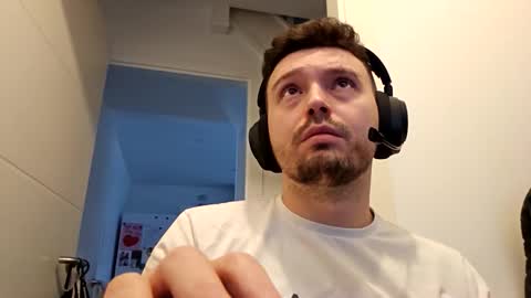 8inchdude93 online show from October 14, 2025, 9:10 am