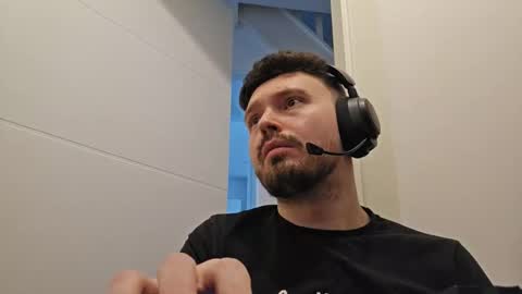 8inchdude93 online show from February 25, 2026, 10:03 am