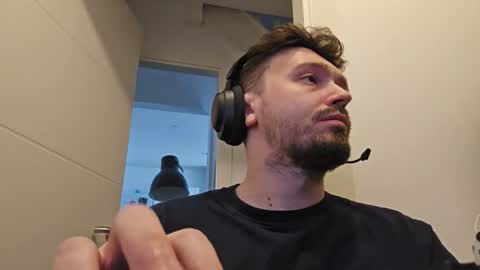 8inchdude93 online show from April 16, 2026, 9:32 am