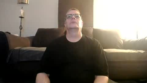 Snapshot of 989guy chatting on June 21, 2026, 12:35 am 989guy online show from June 21, 2026, 12:35 am