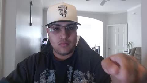 Snapshot of 99_butterfly_boy99 chatting on October 22, 2025, 3:56 pm Butterfly boy online show from October 22, 2025, 3:56 pm