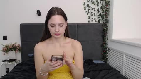 EMILY AND  MARCUS online show from September 11, 2025, 6:19 pm