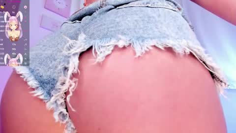 Sophia  online show from September 18, 2025, 3:30 am