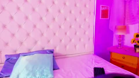 Abril  online show from January 9, 2025, 7:40 pm