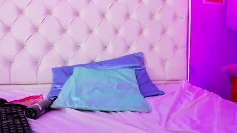 Abril  online show from January 10, 2025, 1:53 am