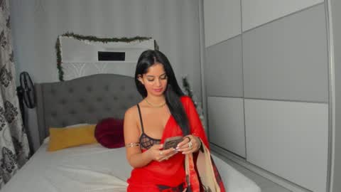 Adelle online show from December 19, 2025, 1:07 pm