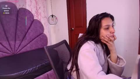  Alaia online show from March 25, 2026, 12:00 pm