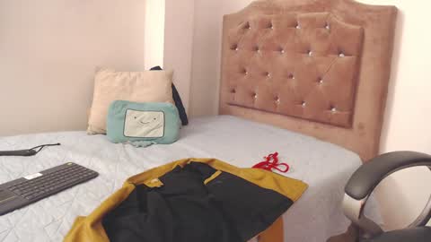 _alice_horny_ online show from January 9, 2025, 1:29 am