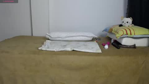 _alice_horny_ online show from April 21, 2026, 4:08 am