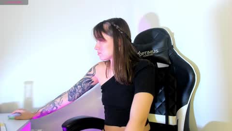 Snapshot of _alicerosse2 chatting on January 15, 2025, 9:41 pm ALICE online show from January 15, 2025, 9:41 pm