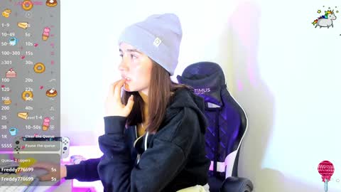 Snapshot of _alicerosse2 chatting on January 22, 2025, 4:02 am ALICE online show from January 22, 2025, 4:02 am