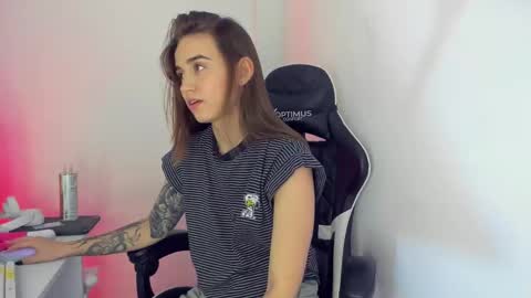 Snapshot of _alicerosse2 chatting on March 2, 2025, 3:56 am ALICE online show from March 2, 2025, 3:56 am