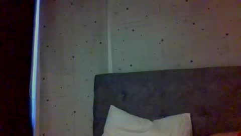 _alyson online show from December 5, 2025, 5:42 pm