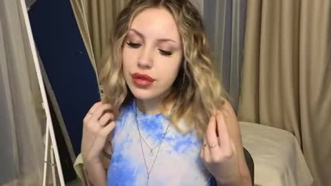 _amymoore_ online show from April 24, 2026, 2:03 am