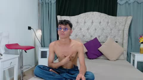 Snapshot of _andrew_williams chatting on December 11, 2024, 7:14 pm Andres online show from December 11, 2024, 7:14 pm