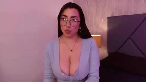 Angela  online show from February 5, 2026, 1:16 pm