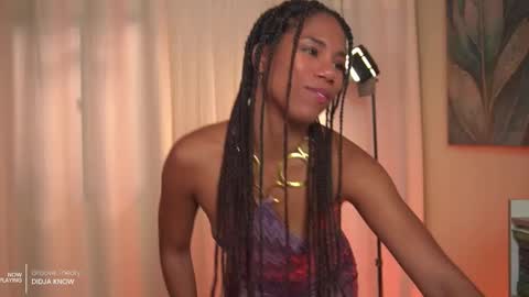 Angie -  online show from September 18, 2025, 10:12 pm