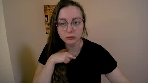 Snapshot of _annabelle_lee chatting on March 10, 2025, 7:21 am Anna online show from March 10, 2025, 7:21 am