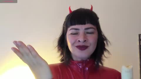 antonia online show from November 15, 2025, 8:05 pm