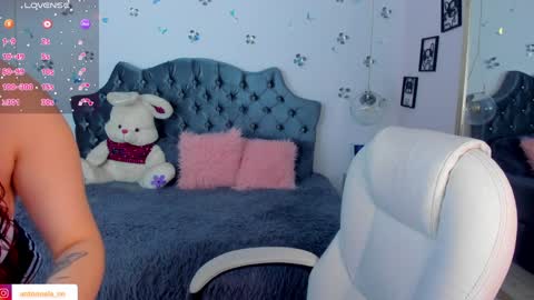 antonnela online show from December 20, 2024, 1:54 pm