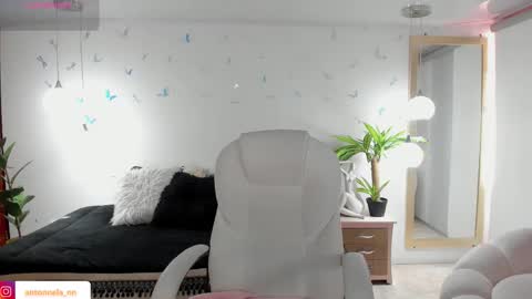 antonnela online show from March 5, 2026, 2:02 pm