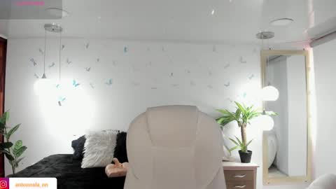 antonnela online show from April 10, 2026, 9:08 pm