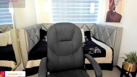 Snapshot of _antonnela_ chatting on May 7, 2026, 3:17 pm antonnela online show from May 7, 2026, 3:17 pm