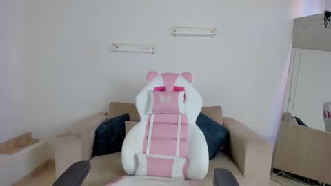    online show from November 27, 2025, 12:07 pm