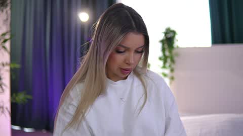 Arielle online show from April 23, 2026, 5:41 am