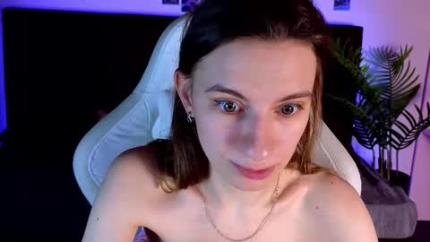 _ash_leyy_ online show from February 20, 2026, 6:19 am