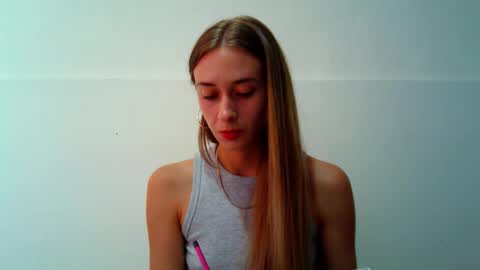 _aurora_sweet online show from September 13, 2025, 1:11 pm