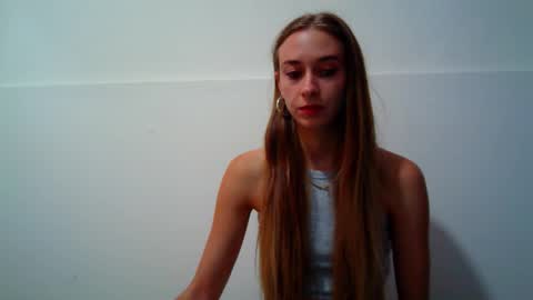 _aurora_sweet online show from September 19, 2025, 11:00 am
