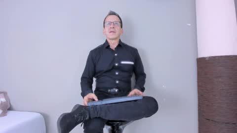 _axelking_ online show from November 10, 2025, 11:53 am