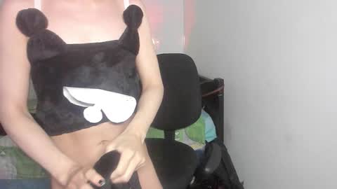 Snapshot of _baby_vi chatting on October 30, 2025, 2:35 am _baby_vi online show from October 30, 2025, 2:35 am