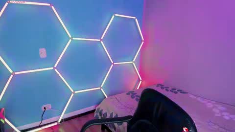 Lunita  online show from February 13, 2025, 9:41 am