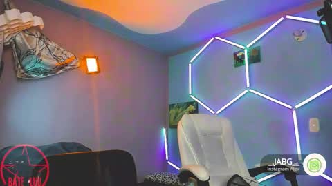 Lunita  online show from October 18, 2025, 4:26 am