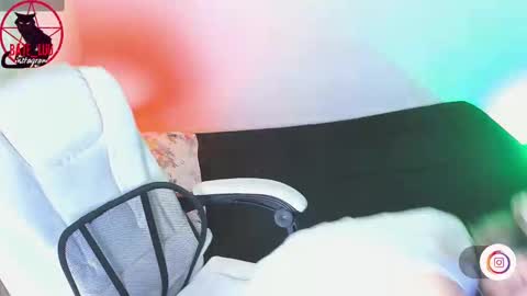 Lunita  online show from November 16, 2025, 3:12 am