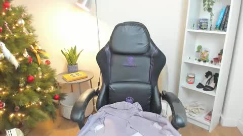 Bella Evans online show from December 18, 2025, 6:19 am