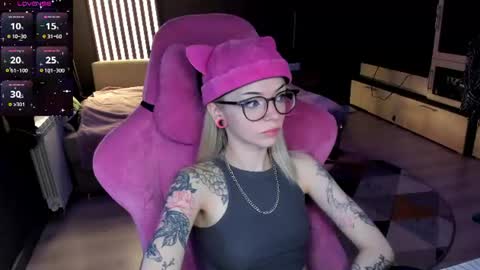 Snapshot of _black_fox__ chatting on July 10, 2026, 12:37 am Olivia Subscribe to my Fansly - online show from July 10, 2026, 12:37 am