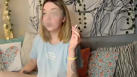 Elizabeth online show from October 13, 2025, 8:47 am