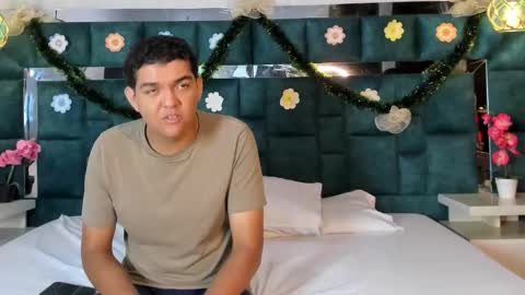 _bonnyandclyde online show from December 20, 2025, 11:39 am