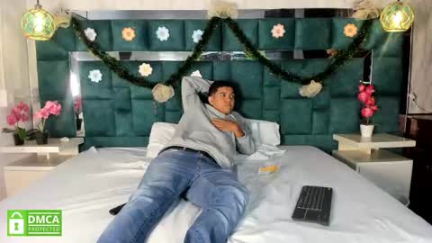 _bonnyandclyde online show from January 6, 2026, 11:58 am