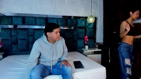 _bonnyandclyde online show from March 3, 2026, 11:49 am