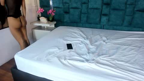 _bonnyandclyde online show from March 4, 2026, 11:38 am