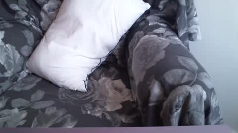 Snapshot of _bunny_b chatting on February 19, 2025, 9:06 am I will be back soon online show from February 19, 2025, 9:06 am