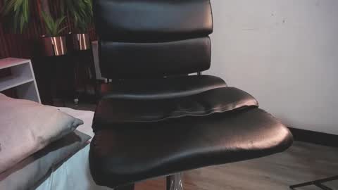 Snapshot of _bunny_boy_ chatting on March 8, 2025, 7:05 am _bunny_boy_ online show from March 8, 2025, 7:05 am