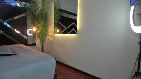 Candy online show from February 20, 2025, 6:13 pm